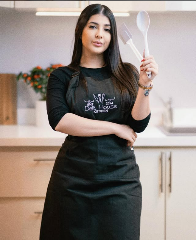 Retrato de Alondra Morel, fundadora de DELIHOUSE KITCHEN